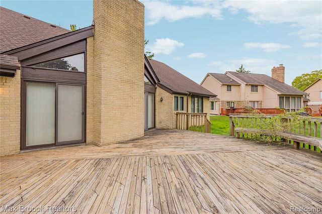 4418 Pinehurst Drive, West Bloomfield, MI 48322
