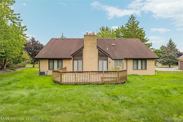 4418 Pinehurst Drive, West Bloomfield, MI 48322