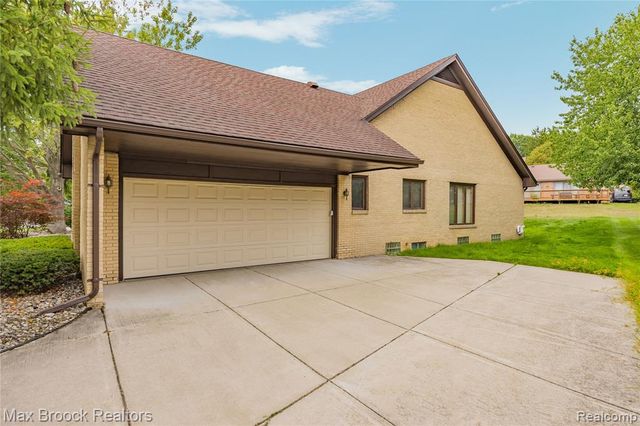 4418 Pinehurst Drive, West Bloomfield, MI 48322