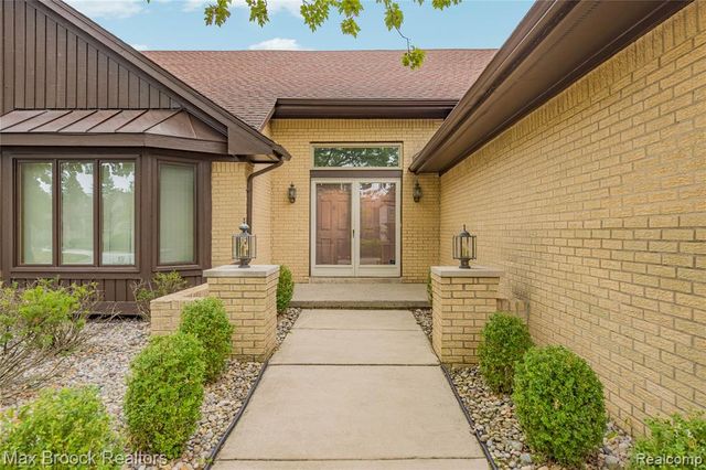 4418 Pinehurst Drive, West Bloomfield, MI 48322