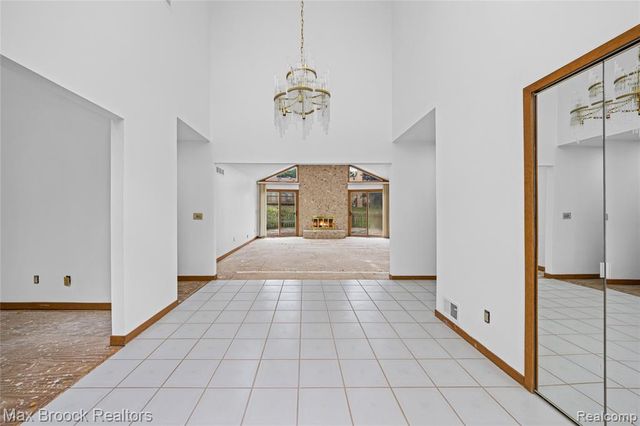 4418 Pinehurst Drive, West Bloomfield, MI 48322