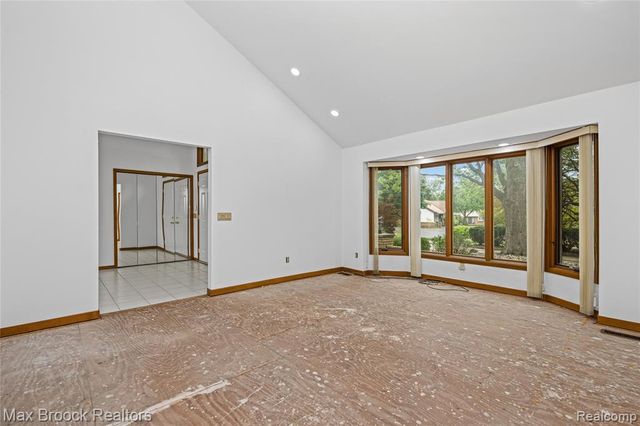 4418 Pinehurst Drive, West Bloomfield, MI 48322