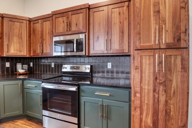 6742 30th Street S, Fargo, ND 58104