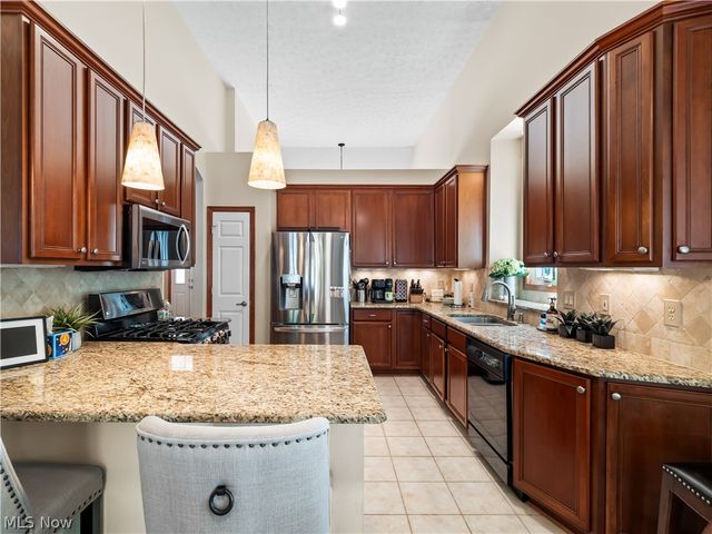 15346 Chestnut Oak Lane, Strongsville, OH 44149