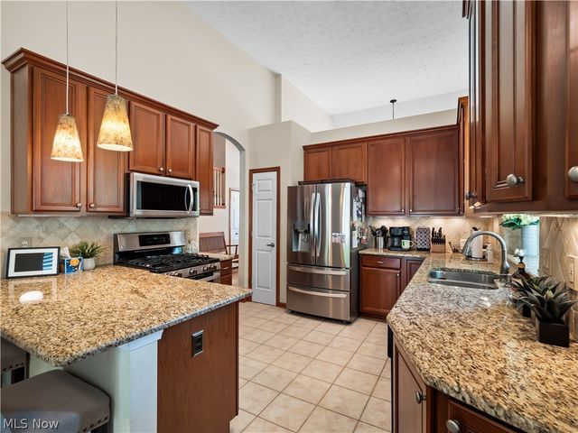 15346 Chestnut Oak Lane, Strongsville, OH 44149