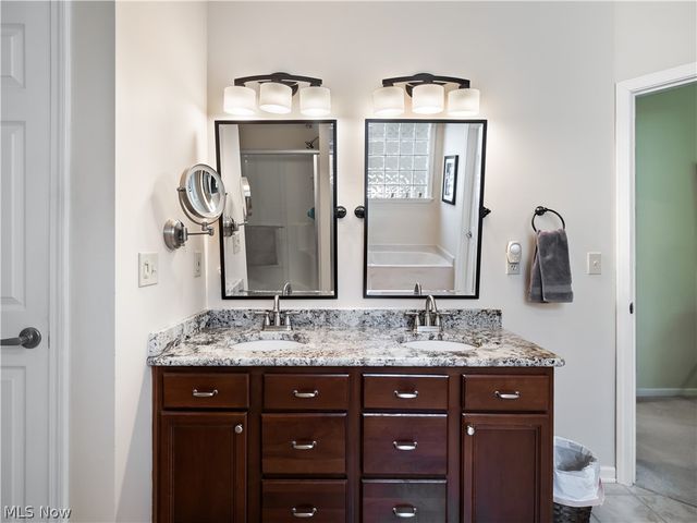 15346 Chestnut Oak Lane, Strongsville, OH 44149