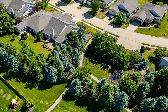 15346 Chestnut Oak Lane, Strongsville, OH 44149
