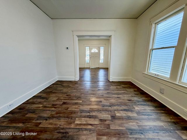 2320 W Oak St, Louisville, KY 40210