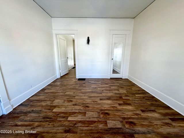 2320 W Oak St, Louisville, KY 40210