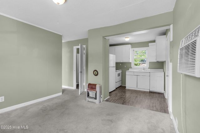 304 N B Street, Bridgeton, NC 28519
