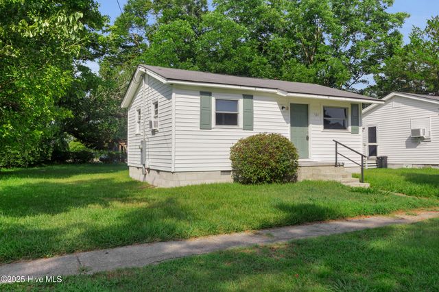 304 N B Street, Bridgeton, NC 28519