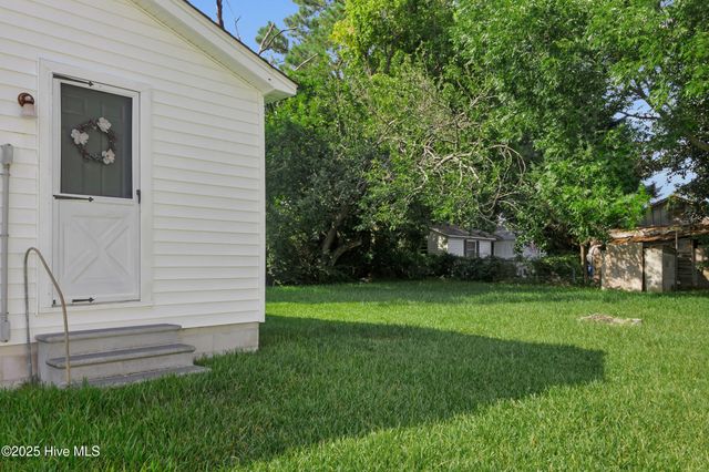 304 N B Street, Bridgeton, NC 28519