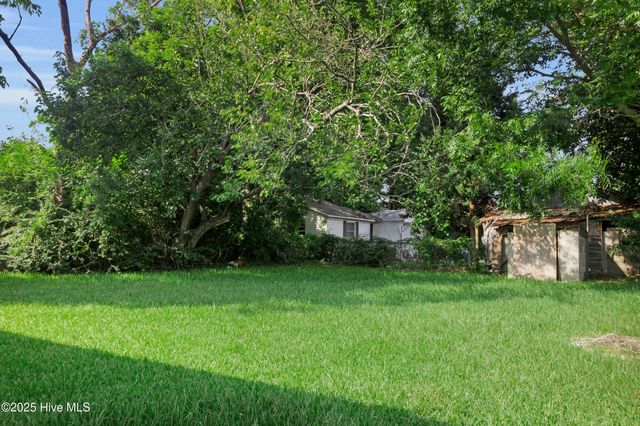 304 N B Street, Bridgeton, NC 28519