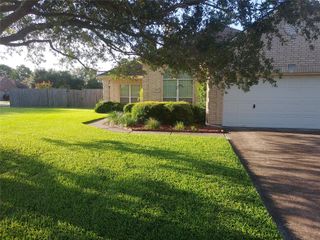 901 S S Belle Drive, Angleton, TX 77515