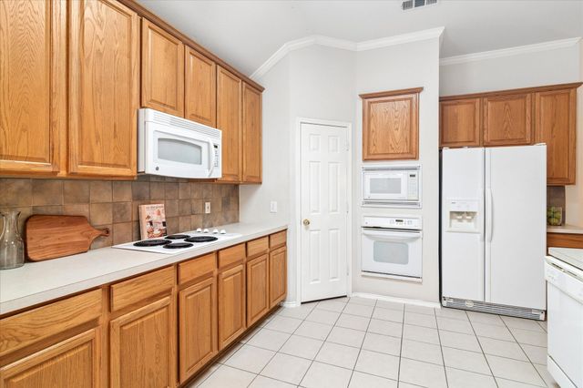 3711 Palmetto Court, Denton, TX 76210