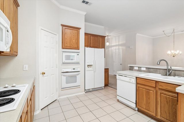 3711 Palmetto Court, Denton, TX 76210