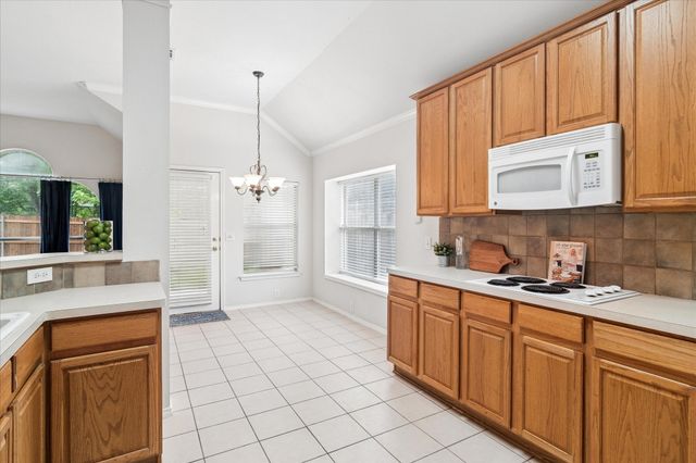 3711 Palmetto Court, Denton, TX 76210