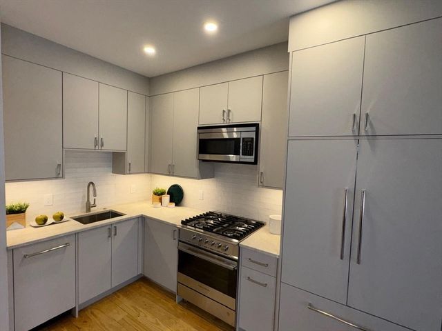 8 Valentine St 8, Cambridge, MA 02139