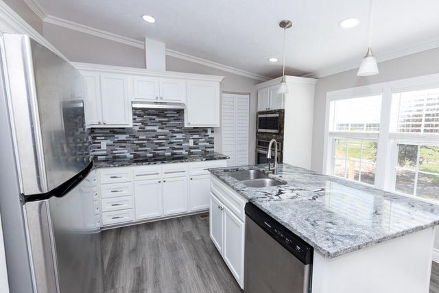 2201 Lauren Lane, Sealy, TX 77474