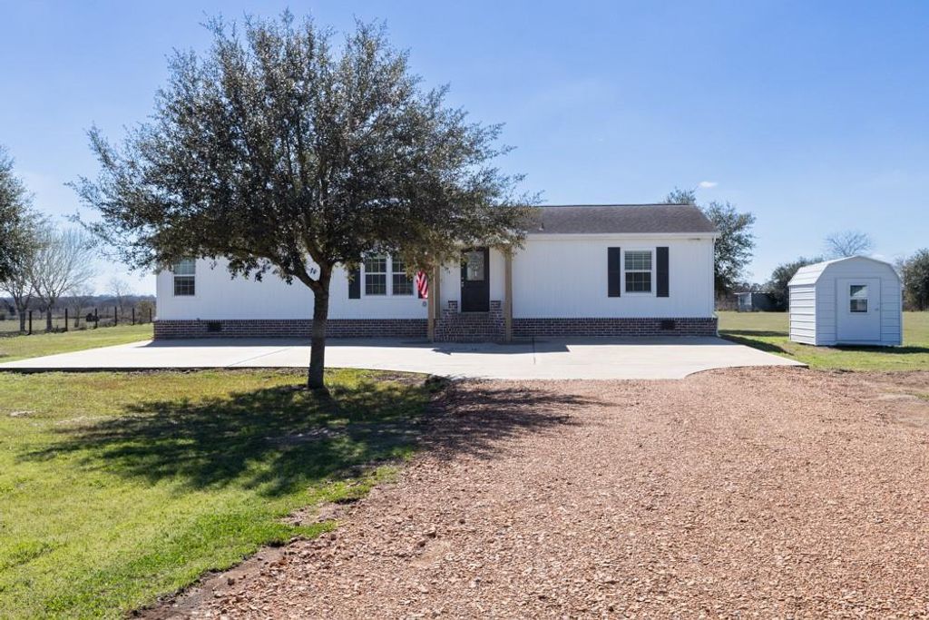 2201 Lauren Lane, Sealy, TX 77474