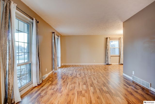 13604 Gold Street, Omaha, NE 68144