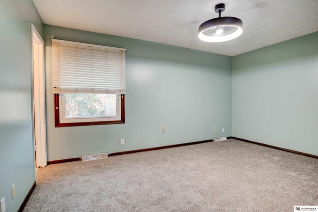 13604 Gold Street, Omaha, NE 68144