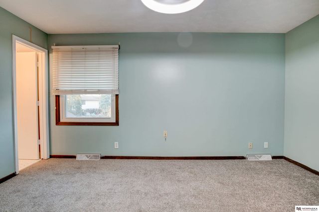 13604 Gold Street, Omaha, NE 68144