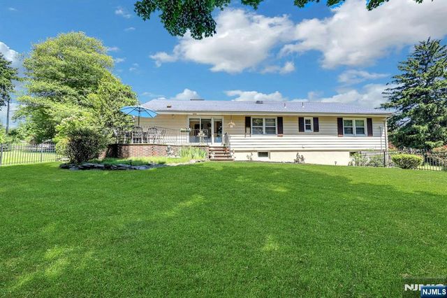 10 Shaw Road, Woodcliff Lake, NJ 07677