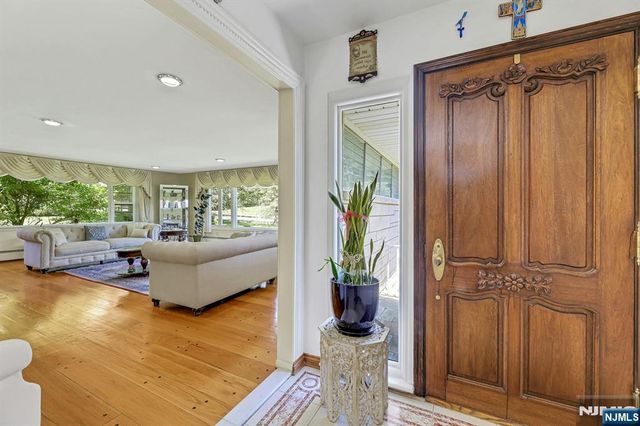 10 Shaw Road, Woodcliff Lake, NJ 07677