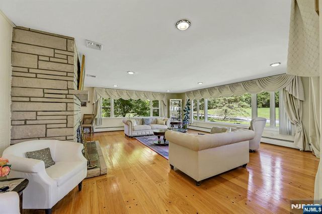 10 Shaw Road, Woodcliff Lake, NJ 07677