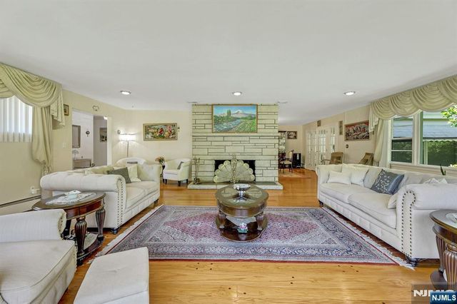10 Shaw Road, Woodcliff Lake, NJ 07677