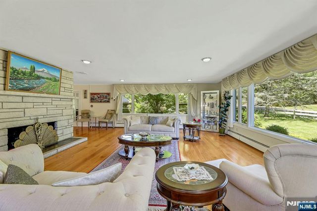 10 Shaw Road, Woodcliff Lake, NJ 07677