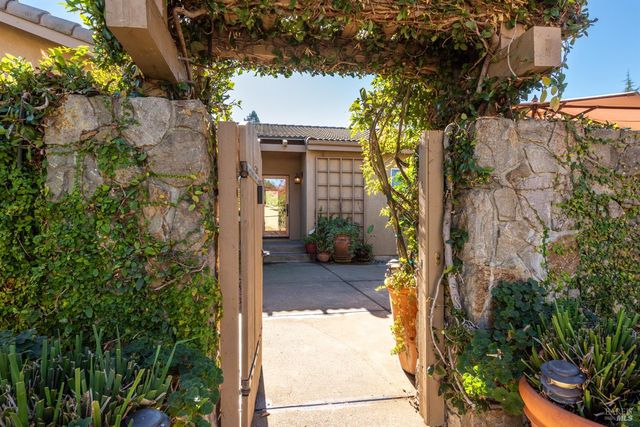 3200 Twin Oaks Dr, Napa, CA 94558