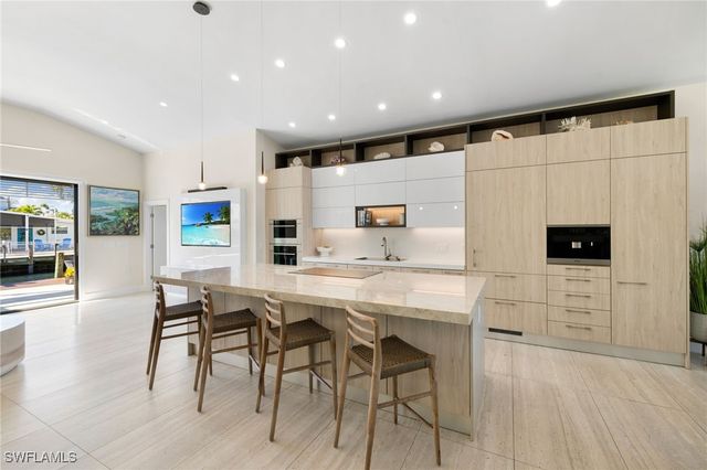 1820 Holiday LN, Naples, FL 34104