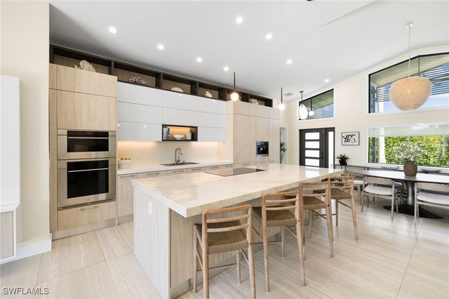 1820 Holiday LN, Naples, FL 34104