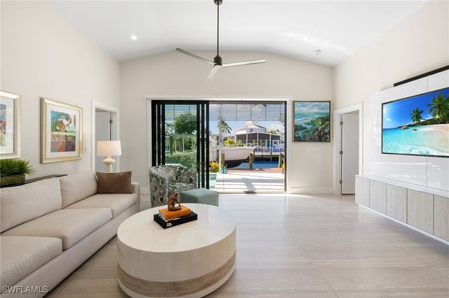 1820 Holiday LN, Naples, FL 34104