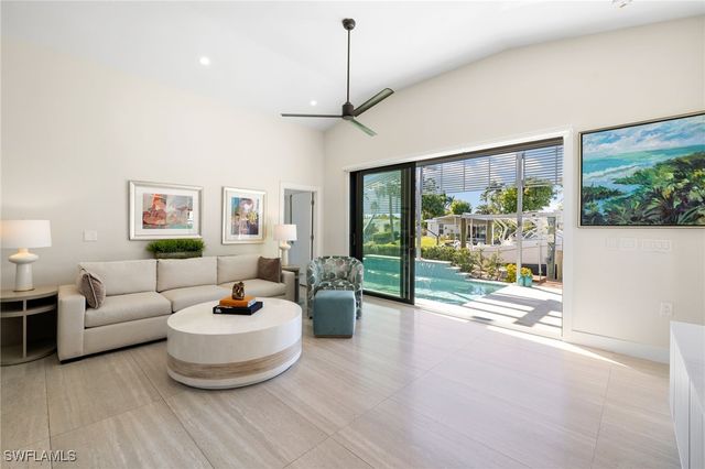 1820 Holiday LN, Naples, FL 34104