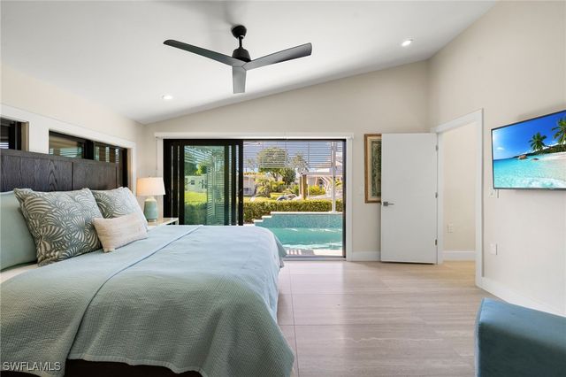 1820 Holiday LN, Naples, FL 34104