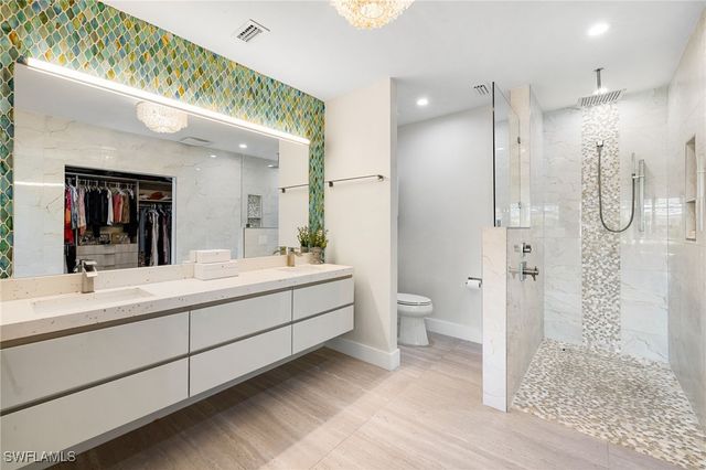 1820 Holiday LN, Naples, FL 34104