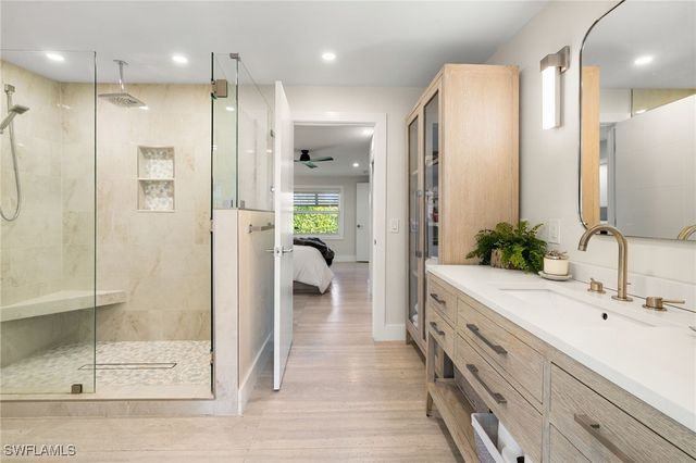 1820 Holiday LN, Naples, FL 34104