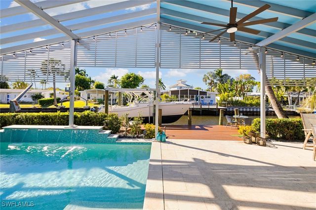 1820 Holiday LN, Naples, FL 34104