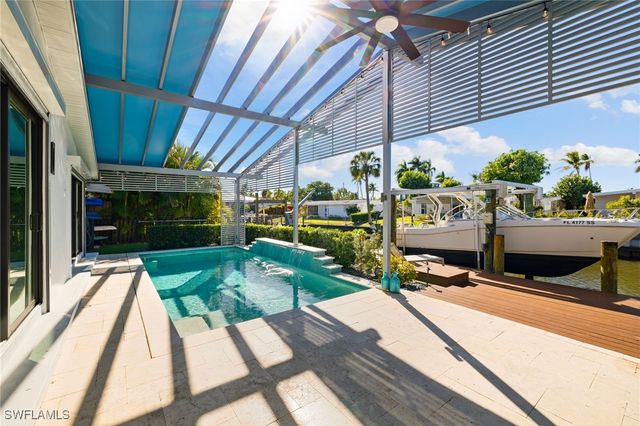 1820 Holiday LN, Naples, FL 34104