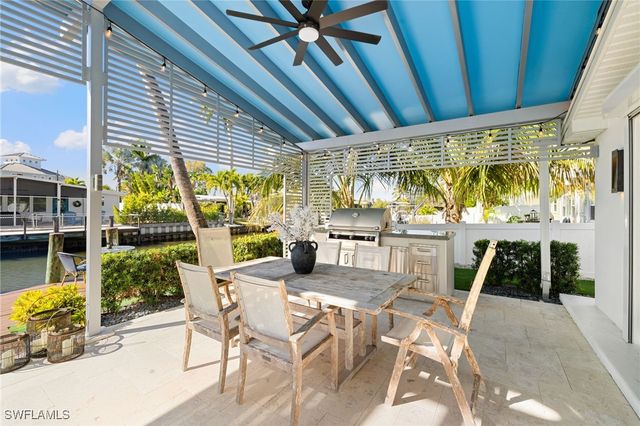 1820 Holiday LN, Naples, FL 34104