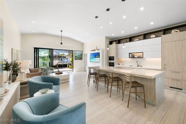 1820 Holiday LN, Naples, FL 34104