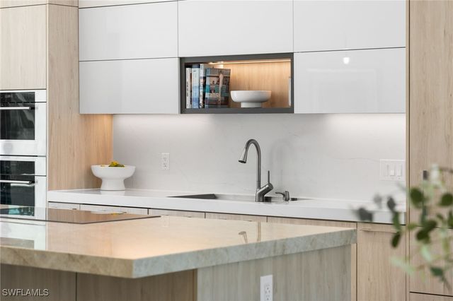 1820 Holiday LN, Naples, FL 34104