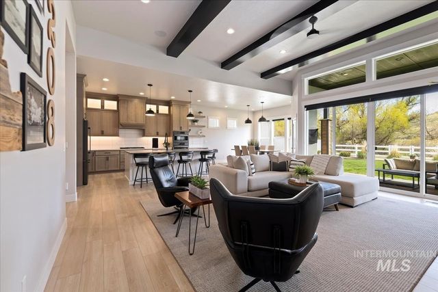 8749 W Suttle Lake Dr, Boise, ID 83714