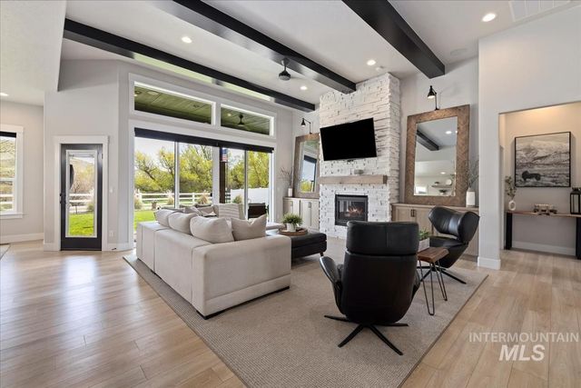 8749 W Suttle Lake Dr, Boise, ID 83714