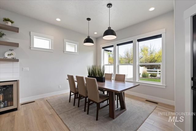 8749 W Suttle Lake Dr, Boise, ID 83714