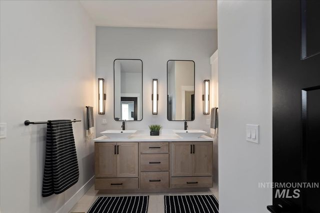8749 W Suttle Lake Dr, Boise, ID 83714