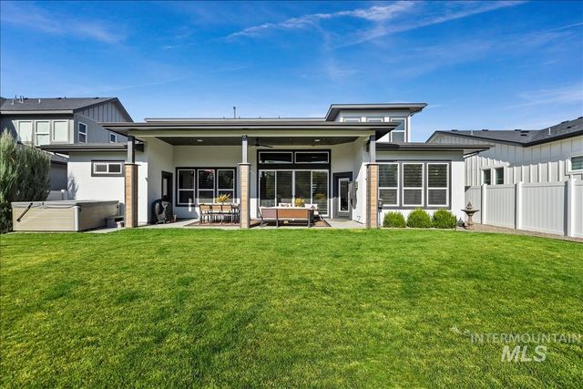 8749 W Suttle Lake Dr, Boise, ID 83714
